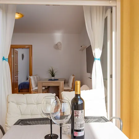 Oleander Apartment