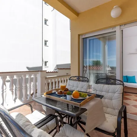 Oleander Apartment *