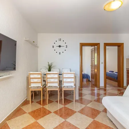 Oleander Apartment *